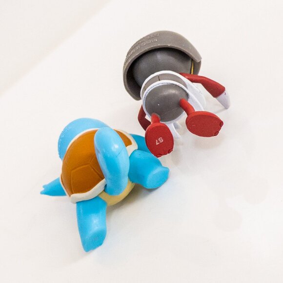 Pokemon 2 Inch Mini Figures Squirtle + Pawniard Official Licensed Jazwares - Picture 3 of 3